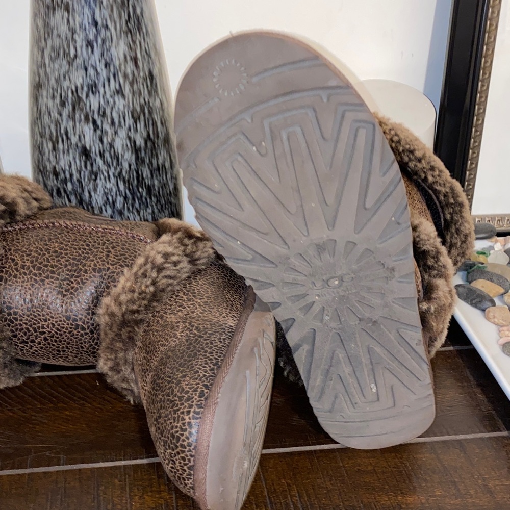 Rare!! UGG Skylah Brown Bomber Leather Faux Fur Boots Size 6 - Picture 15 of 15